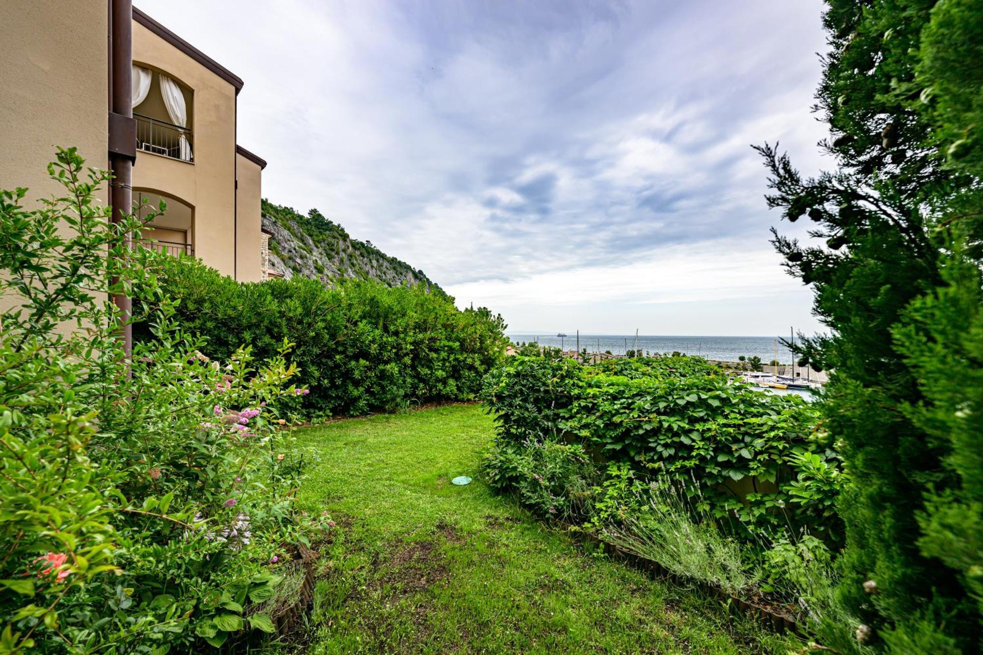 Portopiccolo Apartments With Garden And Beach Included Sistiana Exterior photo